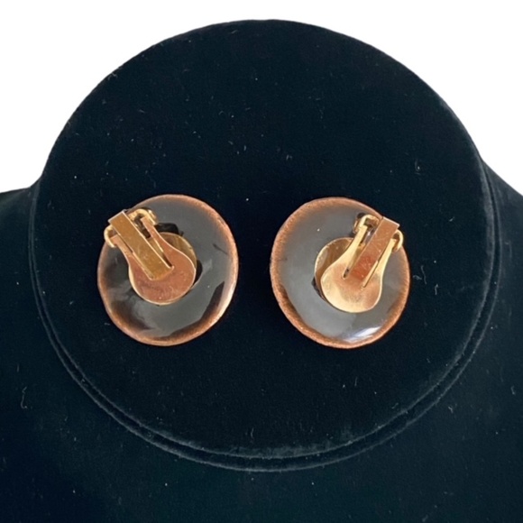 Vintage Enamel Ivory & Black Star Round Clip On Earrings - Picture 3 of 5